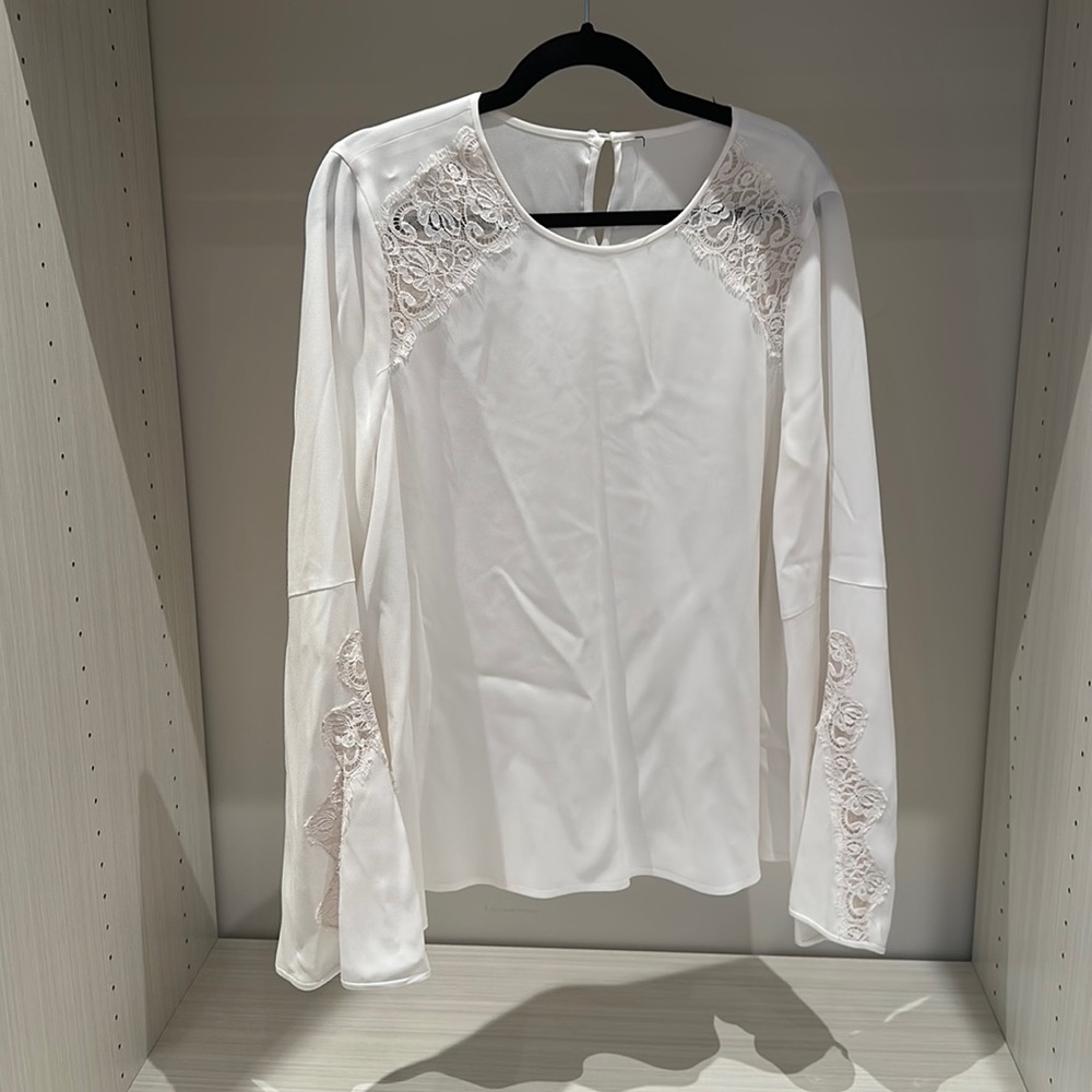 XL BCBG white top with bell sleeves and lacing